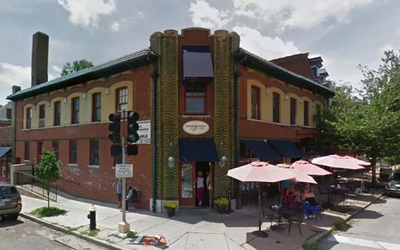 exterior of benton park cafe