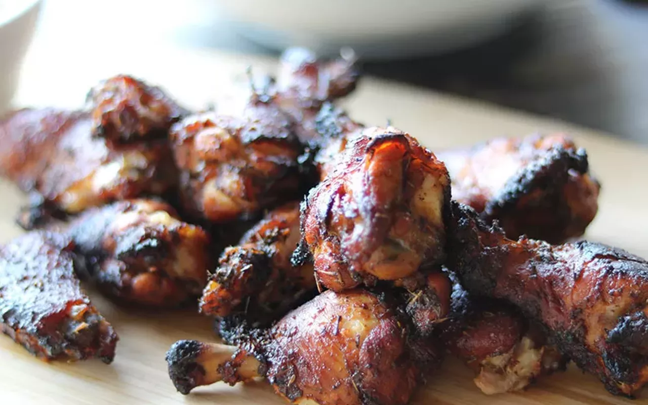 smoked chicken wings at wing ding dong